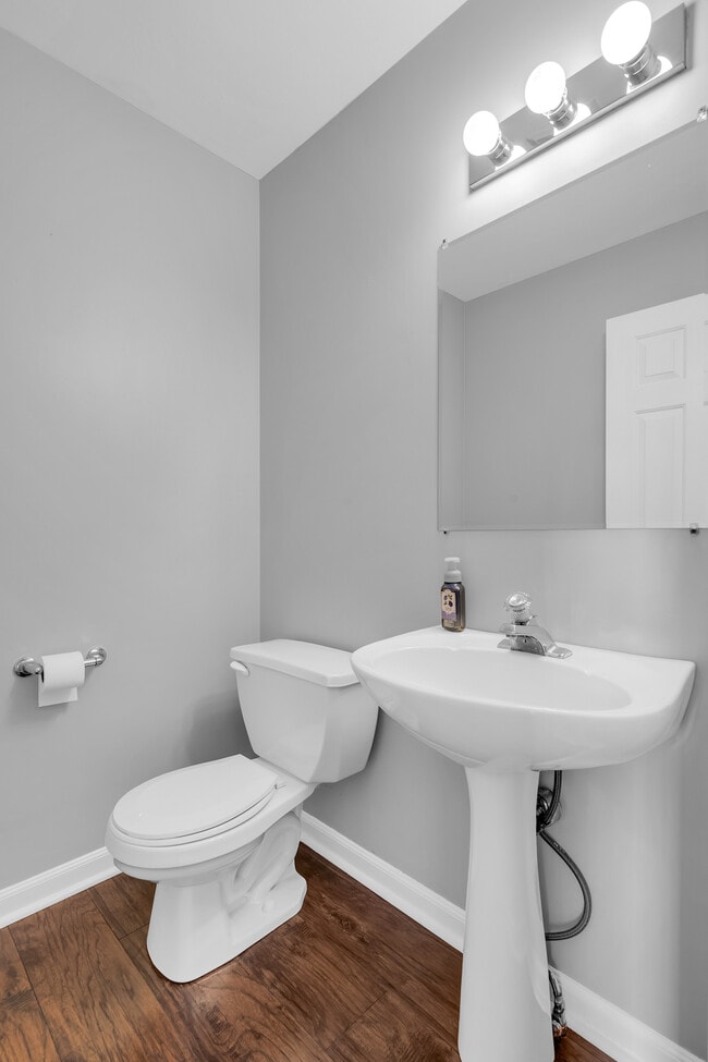 Building Photo - 41 Squire Cir
