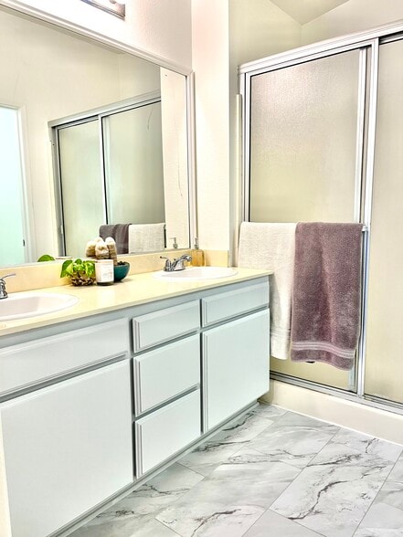 Primary bathroom - 415 Stoney Point Way