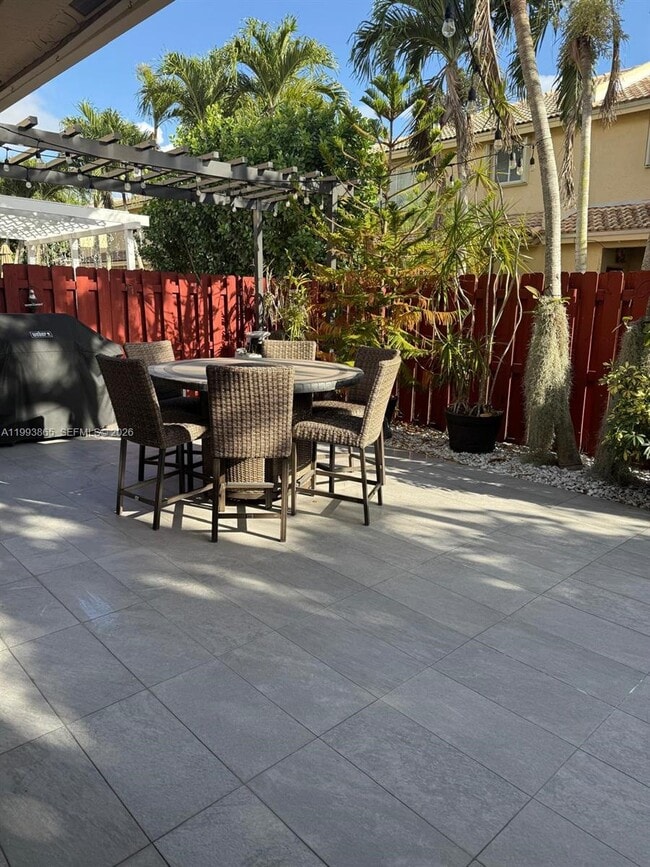 Building Photo - 16418 SW 72nd Terrace