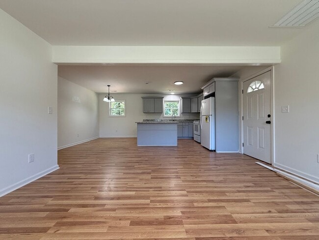 Building Photo - 3 bed/2 bath rental in Norwood