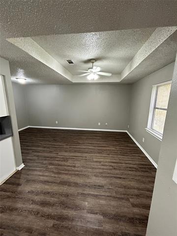 Building Photo - 404 Jordan Ln