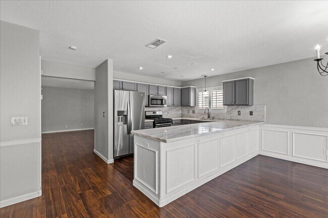 Building Photo - 1312 Paraiso St