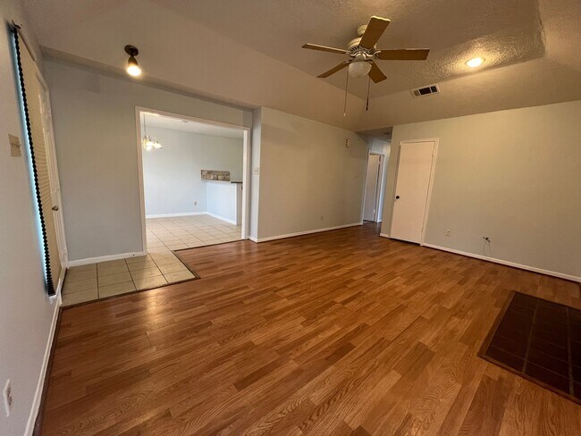 Building Photo - 11500 Meadow Ln