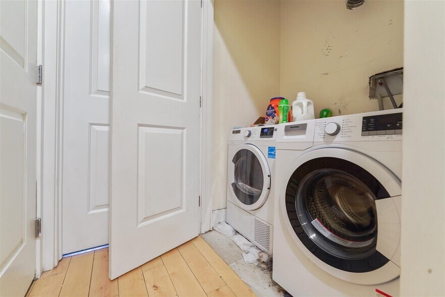 Building Photo - 1945 N Gratz St