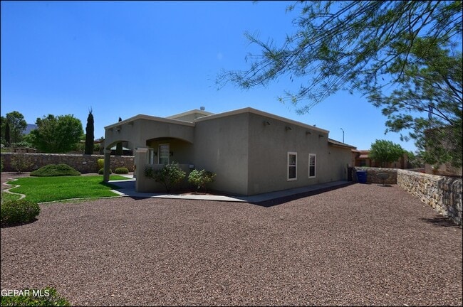Building Photo - 7379 Black Mesa Dr