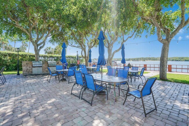 Building Photo - 2121 N Ocean Blvd