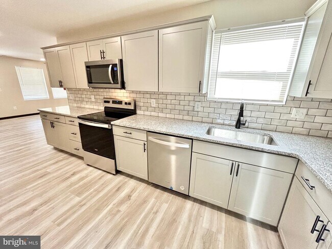 Building Photo - 201 McKinley Ave