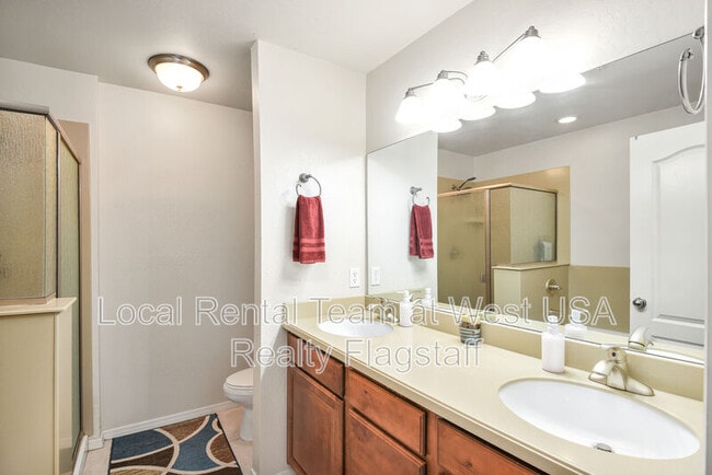 Building Photo - 3716 E Jacamar Dr