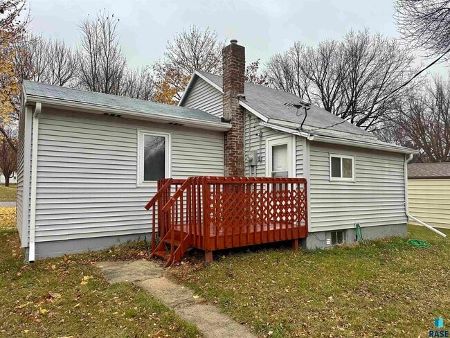 Building Photo - 820 N Cedar St