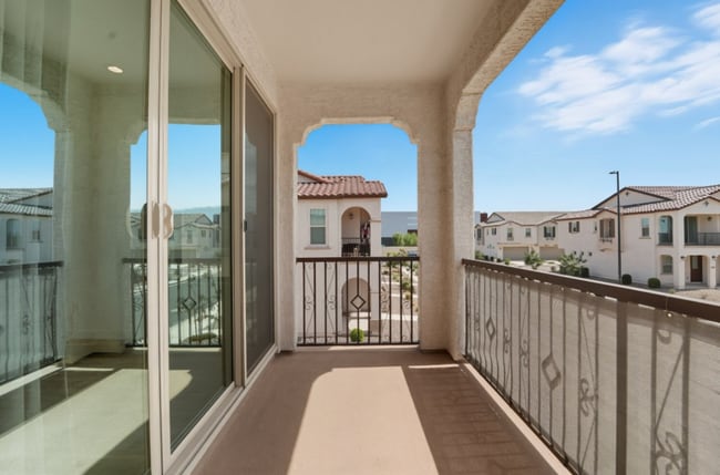 Building Photo - *Like Brand New Luxurious Modern 3 Bedroom 2 Bath Townhome in Warner Meadows!**