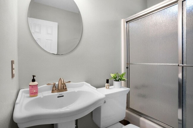 Building Photo - Featuring 3 spacious bedrooms and 2 full bathrooms, this residence blends comfort, style, and con...