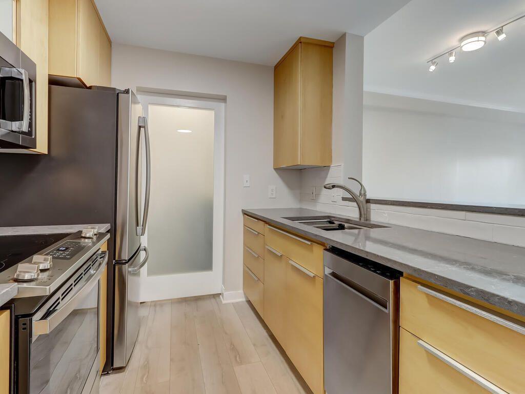 Building Photo - 1074 Peachtree Walk NE