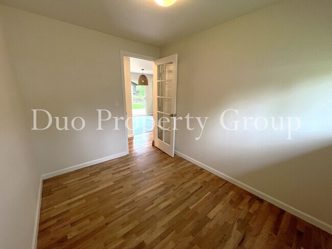 Building Photo - Edgewood South Eugene Home