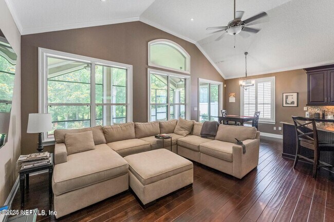 Building Photo - 328 Howland Drive