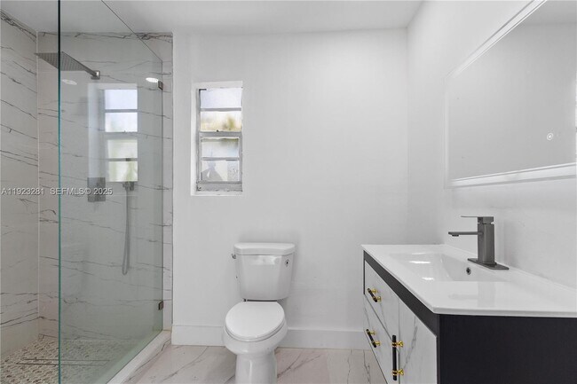 Building Photo - 4030 NW 1st Ave