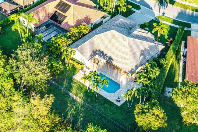 Building Photo - 20376 Hacienda Ct