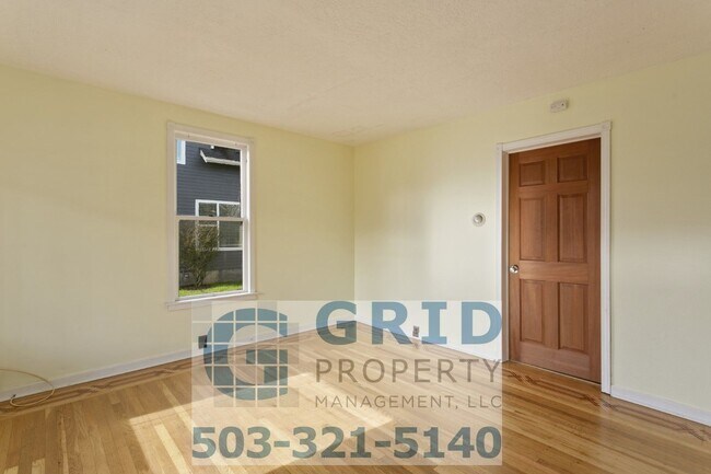Building Photo - Spacious 3 Bedroom, 2 Bath Craftsman - Creston Park Neighborhood - A Must See!