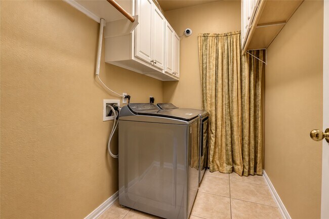 Building Photo - 2707 Sterling Fields Dr