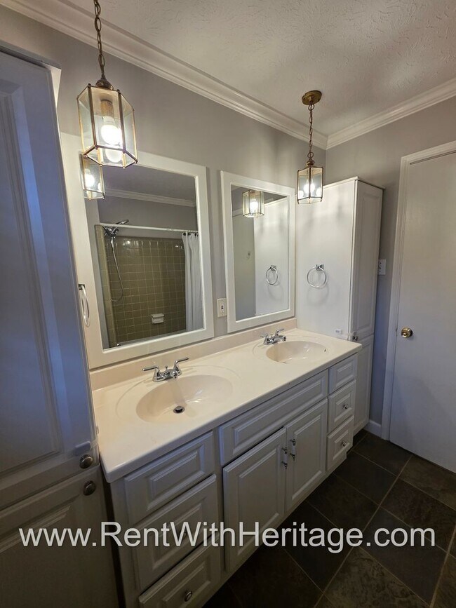 Building Photo - WOW! Fantastic 4Bedroom/ 2 Bath Ranch With All The Upgrades / Great Location / Popular Alexander ...