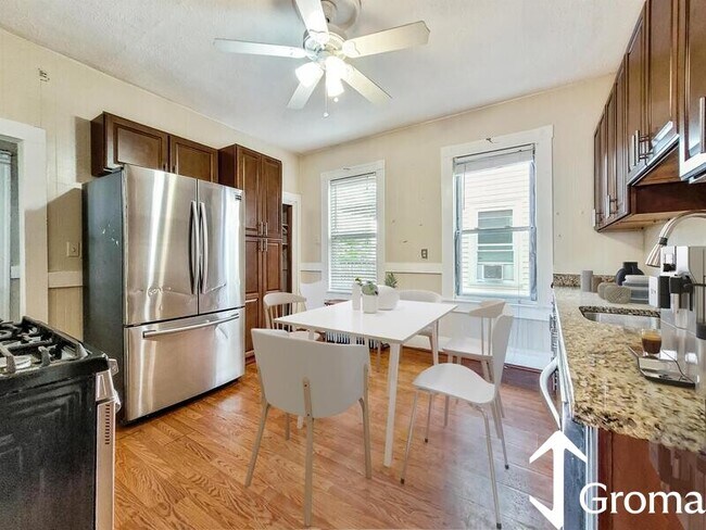 Building Photo - 110 Howland St