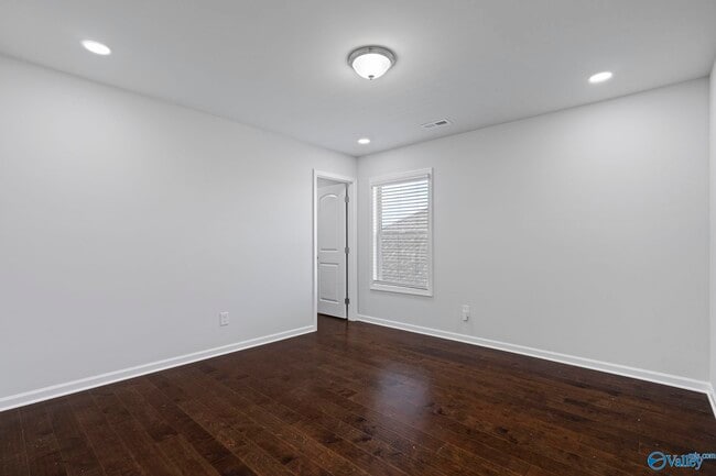 Building Photo - 279 Shubert Dr