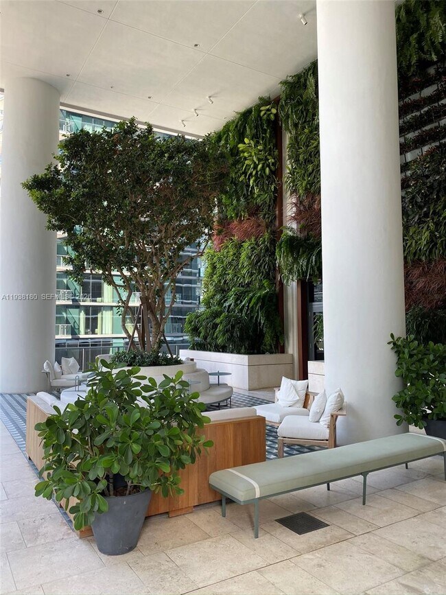 Building Photo - 801 S Miami Ave