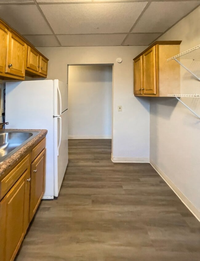 Building Photo - Preleasing for August 2026! 1 Bedroom, 1 B...