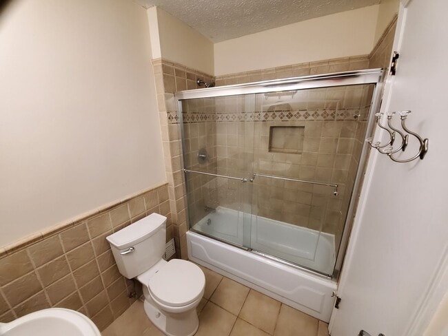 Building Photo - YOU CAN STOP YOUR SEARCH! BRAND NEW Jeffersontown Rental with 3 Bedrooms, 2 Full Baths, Brick Hom...