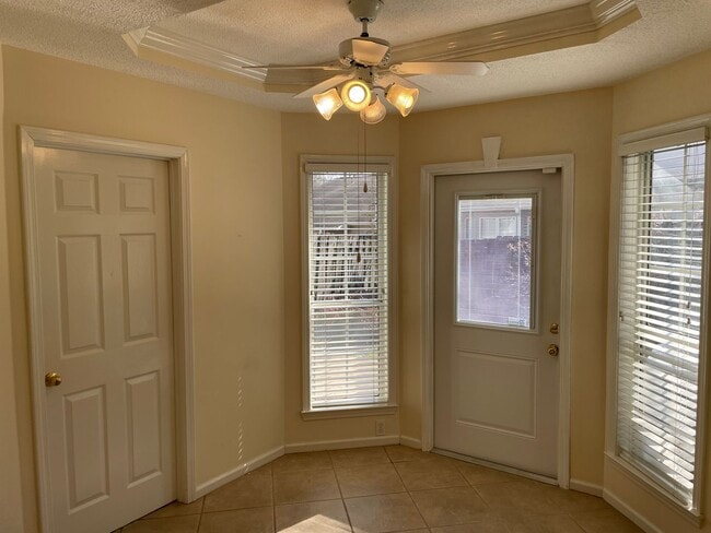 Building Photo - For Rent