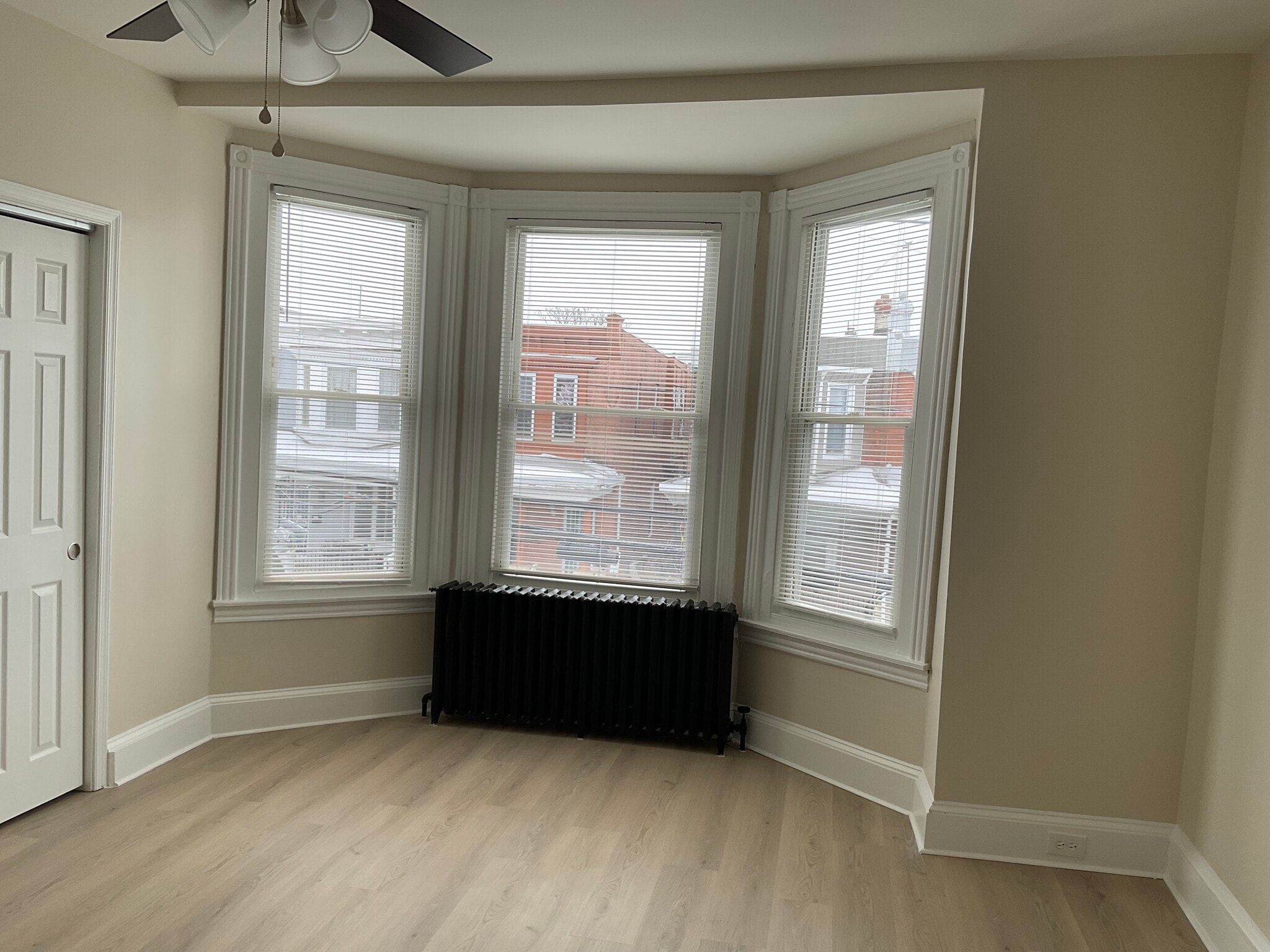 Building Photo - 5465 Pine St