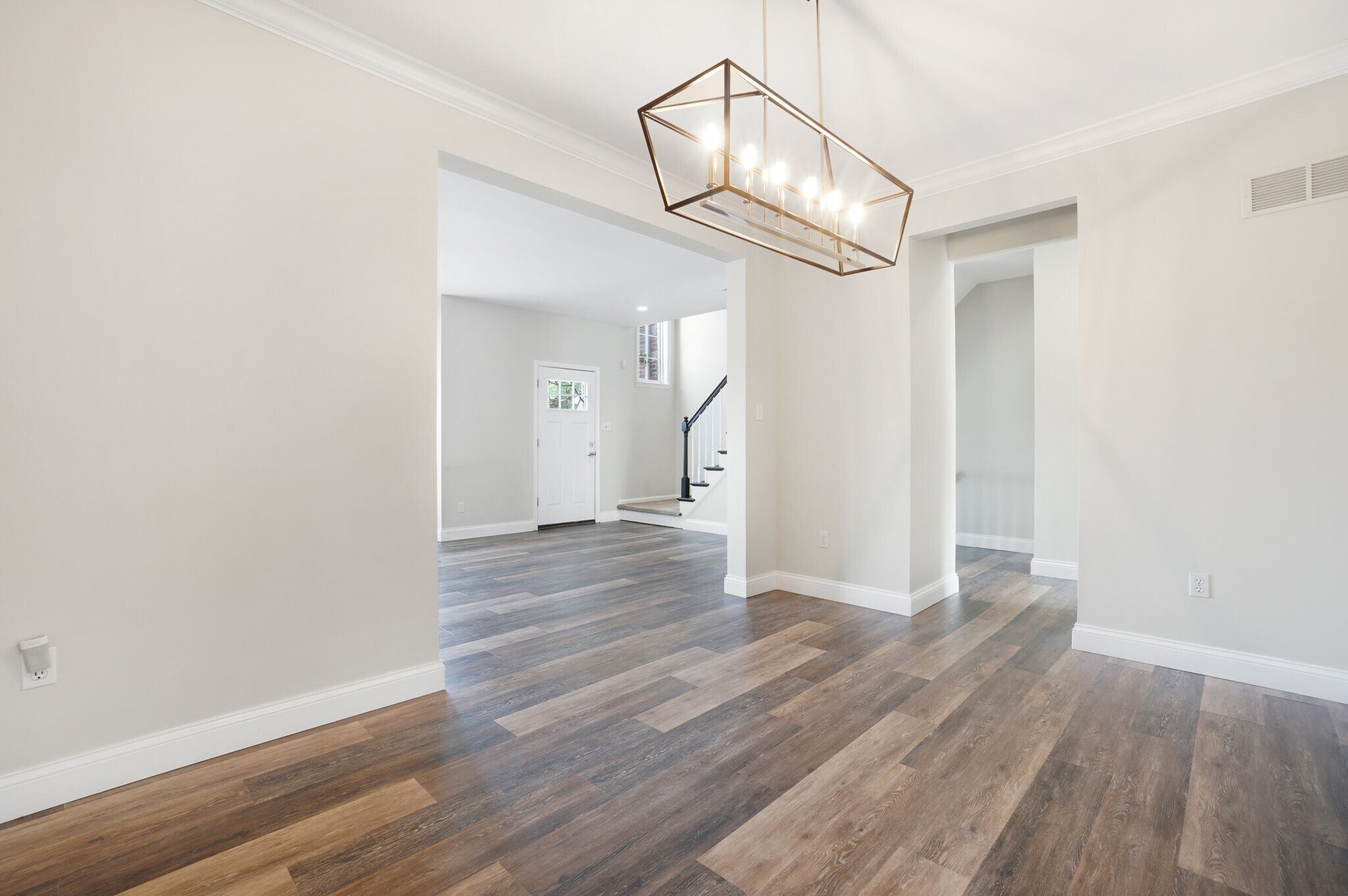 Building Photo - 909 N Hanley Rd