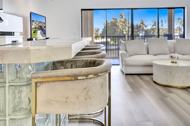 Building Photo - 270 Captains Walk