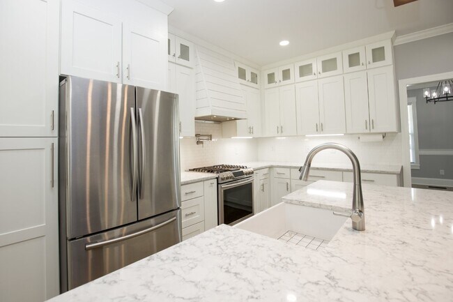 Building Photo - "Spacious and Inviting 2620 sq. ft. Home i...