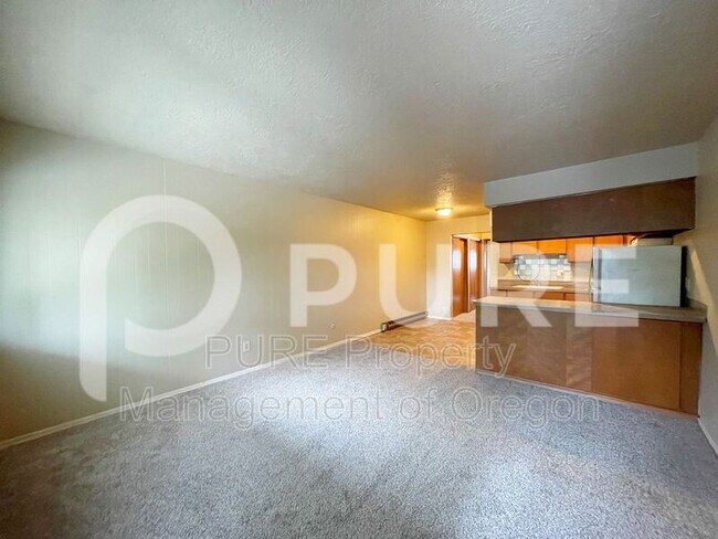 Building Photo - 1135 SE 27th Ave