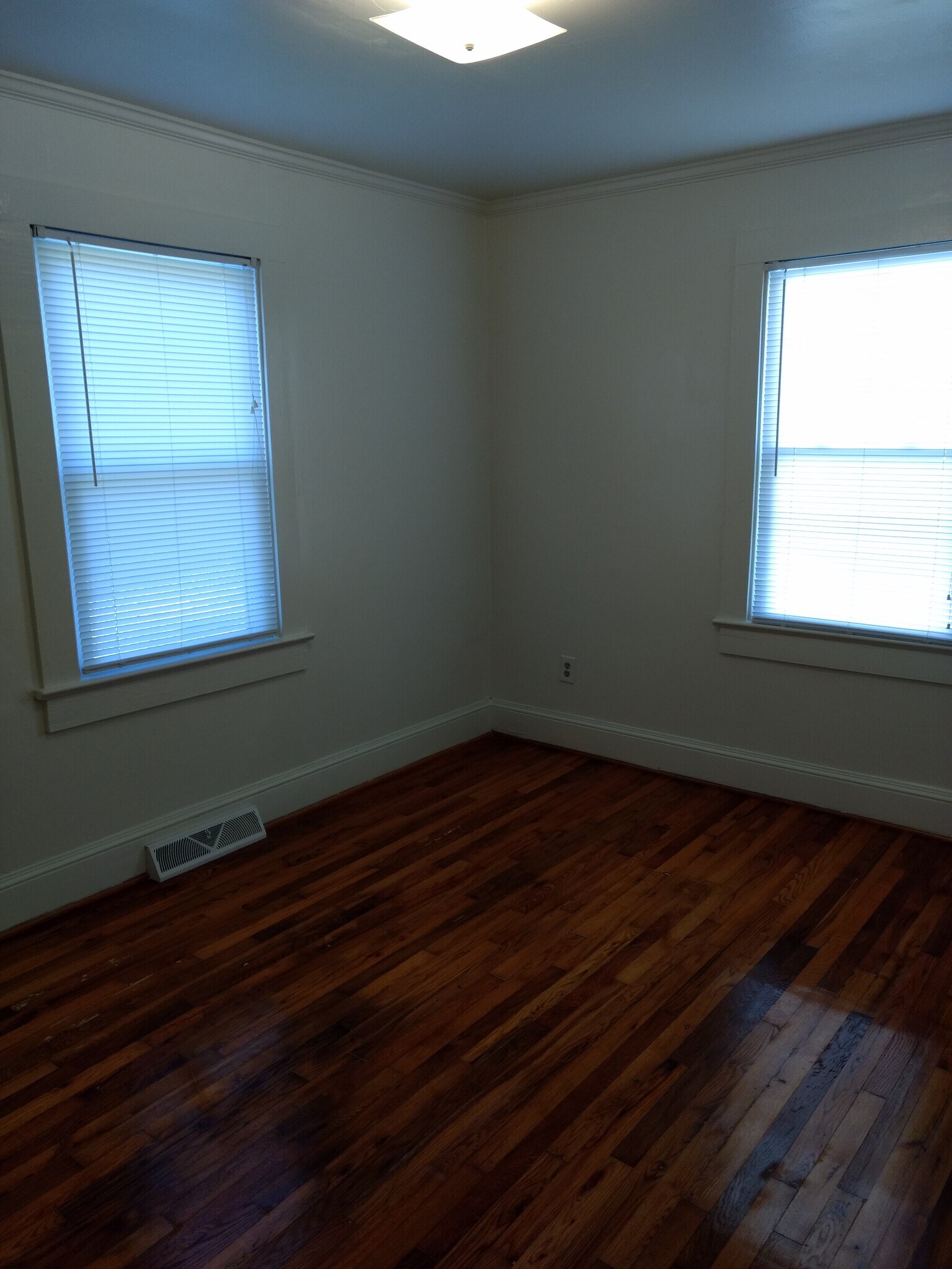 bedroom - 707 Monroe St