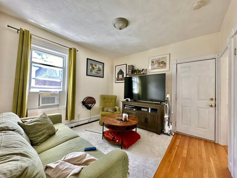 Building Photo - 15 Germania St