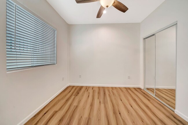 Building Photo - 14527 Hartland-11