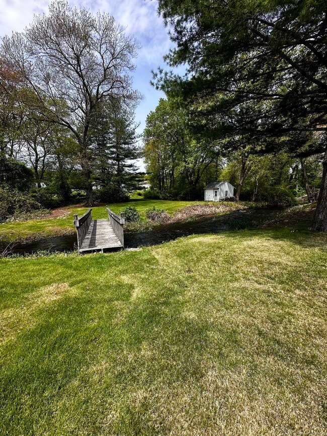 Building Photo - 10 Herster Dr
