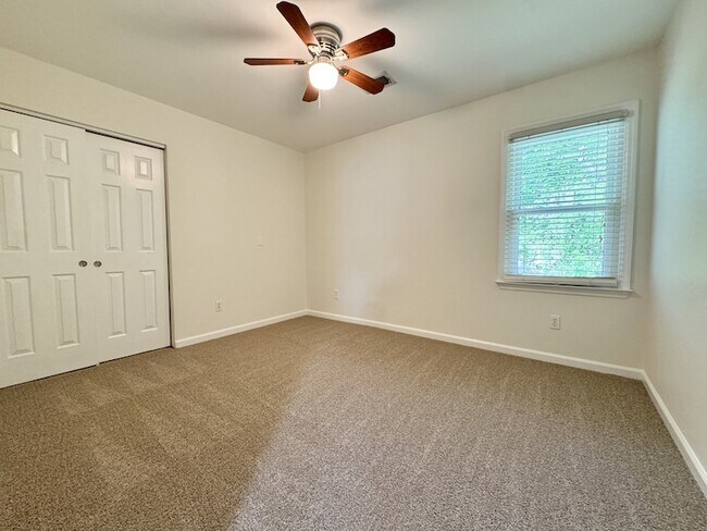 Building Photo - 1370 Buckingham Cir