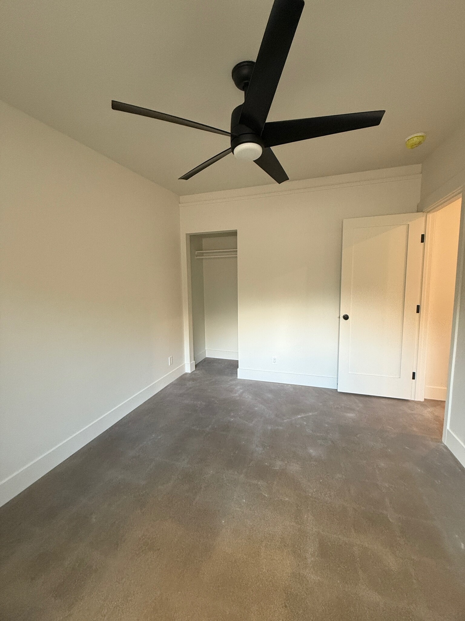 Building Photo - 2829 Manor Dr