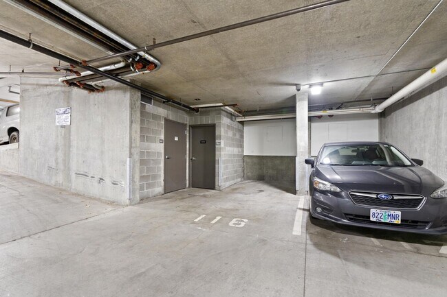 Building Photo - **FURNISHED** Streetcar Lofts studio w/parking/storage/Juliette balcony/fitness center/courtyard ...