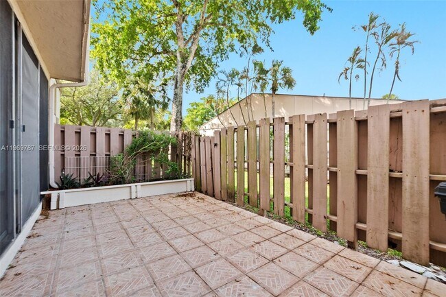 Building Photo - 833 NW 82nd Ave