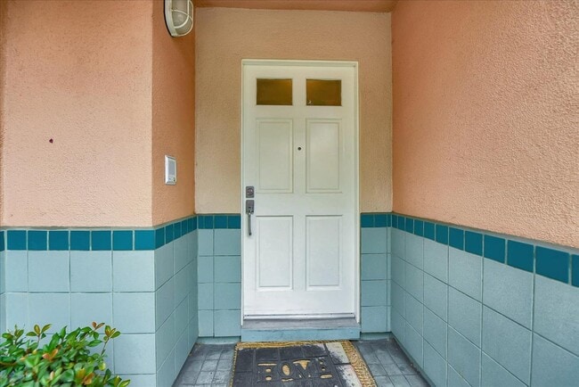 Primary Photo - 990 Alpine Terrace