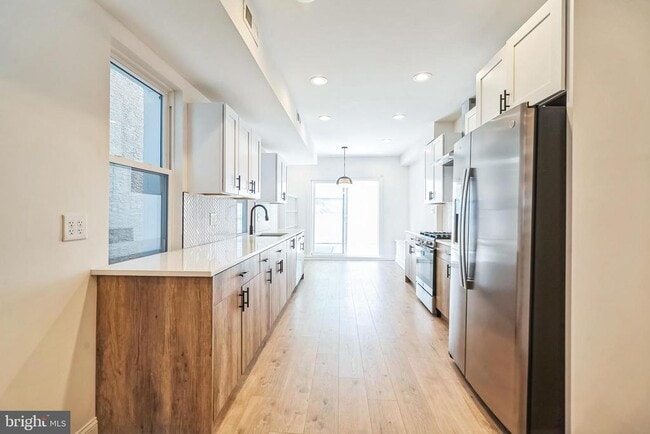 Building Photo - 840 Leland St