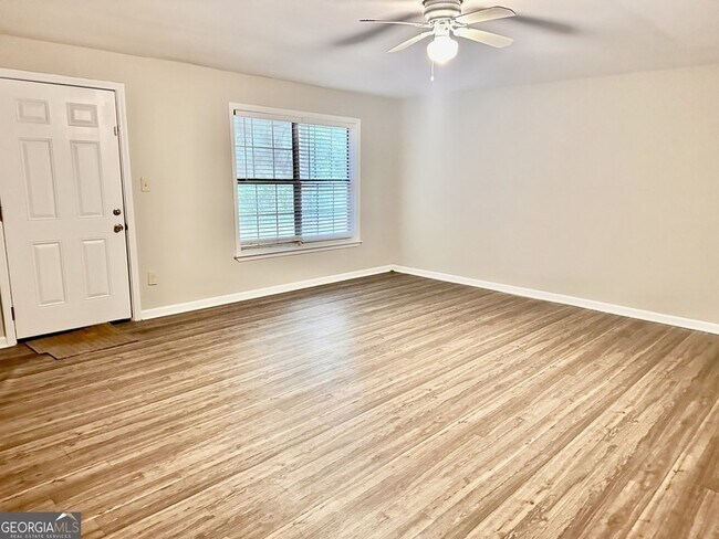 Building Photo - 2290 Fairways Ct