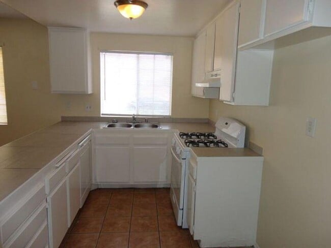 Building Photo - 38657 25th St E