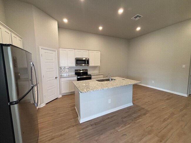 Building Photo - 391-395 Nespral