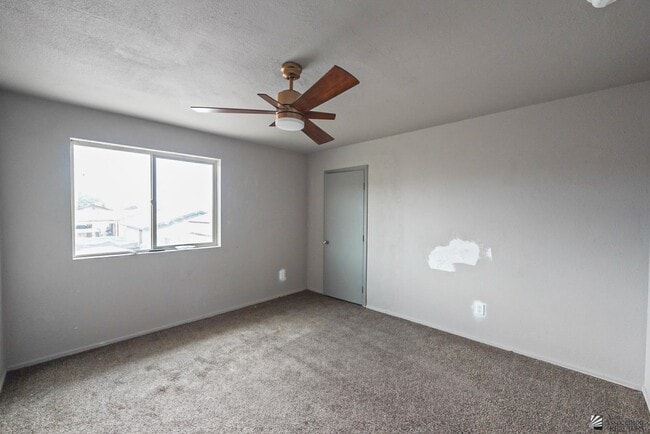 Building Photo - 1508 W 9th Pl