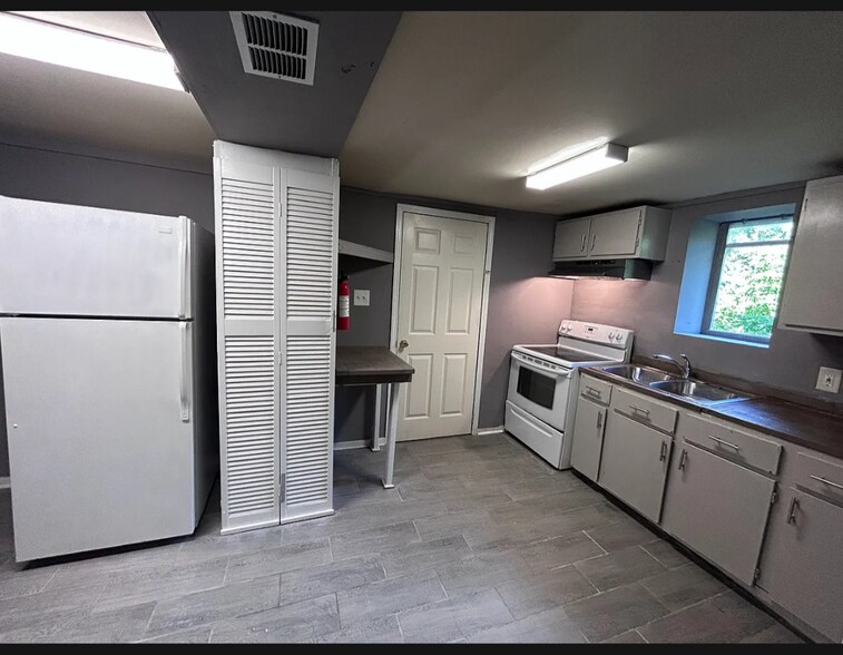 Building Photo - 1320 Brown St