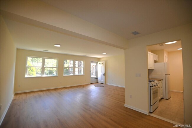 Building Photo - 276 Temple Hill Rd